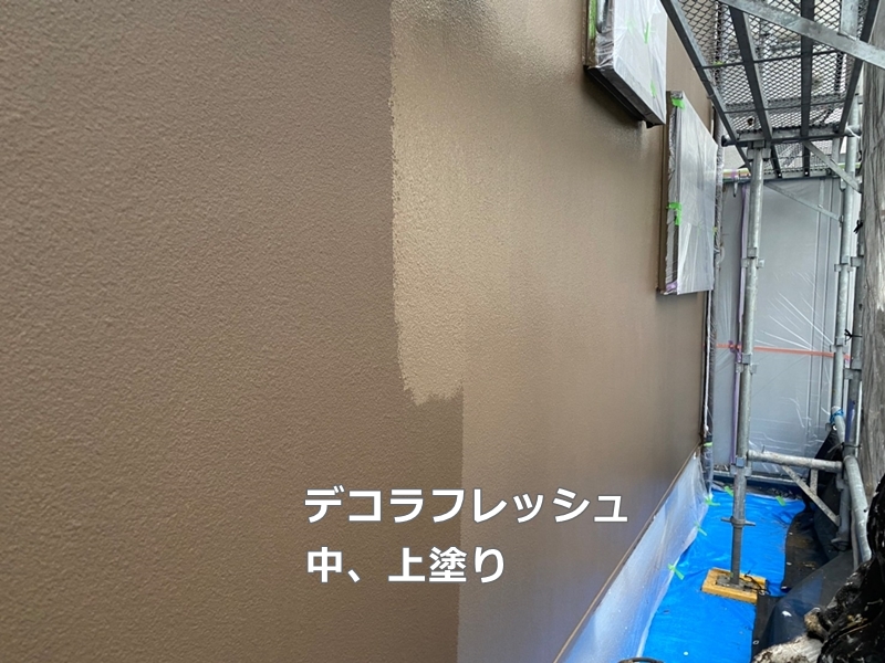 東京都小平市ジョリパット外壁塗装　デコラフレッシュ　中、上塗り